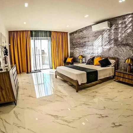 Luxurious 3 Bedroomed Penthouse 公寓 沙拉