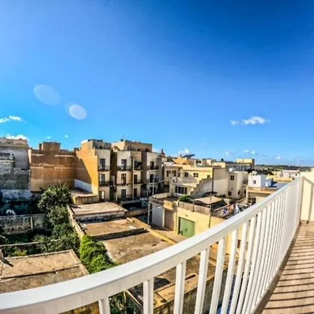 Luxurious 3 Bedroomed Penthouse Apartment