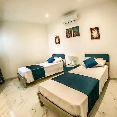 Apartment Luxurious 3 Bedroomed Penthouse *