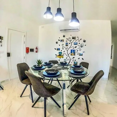 Luxurious 3 Bedroomed Penthouse Daire