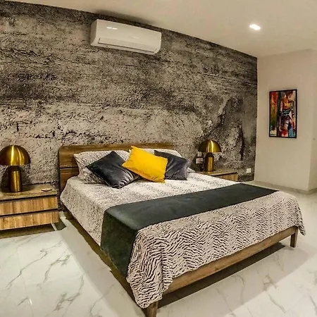 Luxurious 3 Bedroomed Penthouse