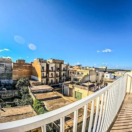 Apartment Luxurious 3 Bedroomed Penthouse *