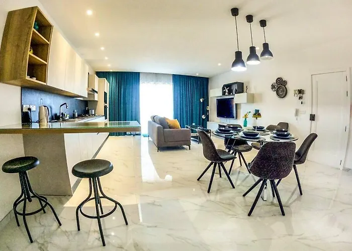 Luxurious 3 Bedroomed Penthouse